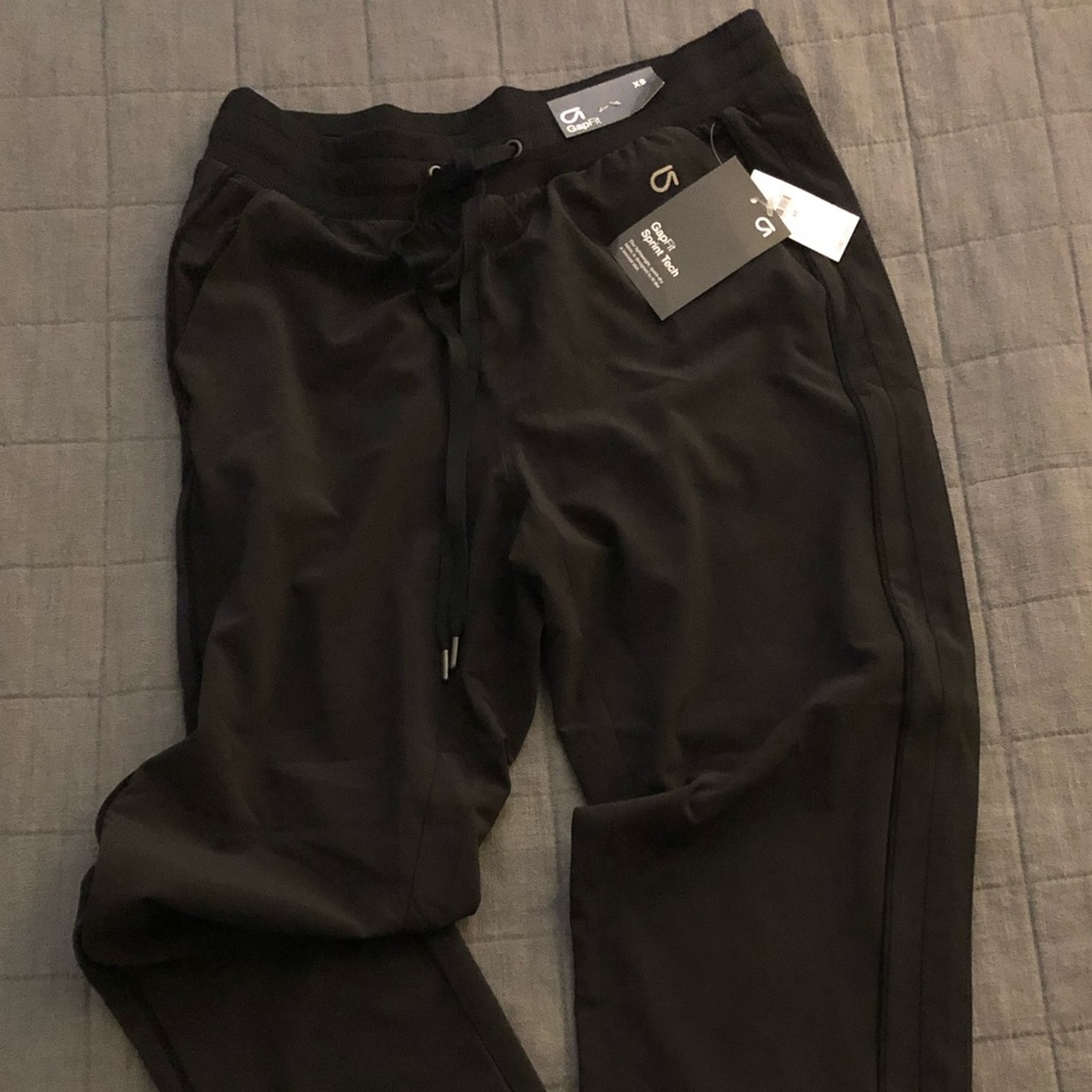 NWT Gap GapFit Sprint Tech Women’s black joggers size XS